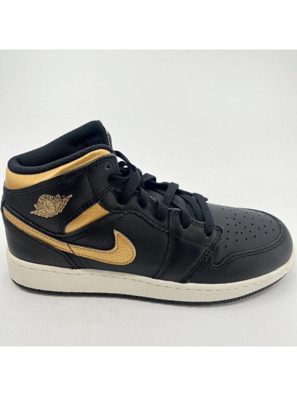 Nike Air Jordan 1 Mid Boys Size 6.5Y Black Gold Athletic Leather Shoes Sneakers